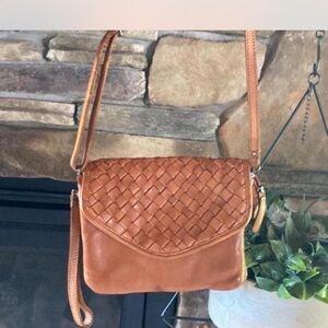 Elegant Tan Woven Leather Shoulder Bag